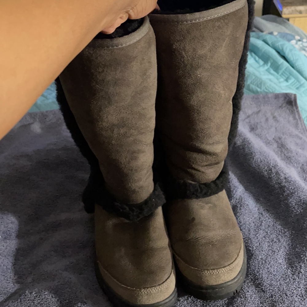 Women uggs size 5